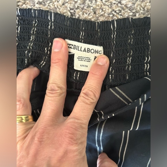 5/$25 Billabong women’s pull on wide leg above the ankle pant size small - Picture 3 of 8